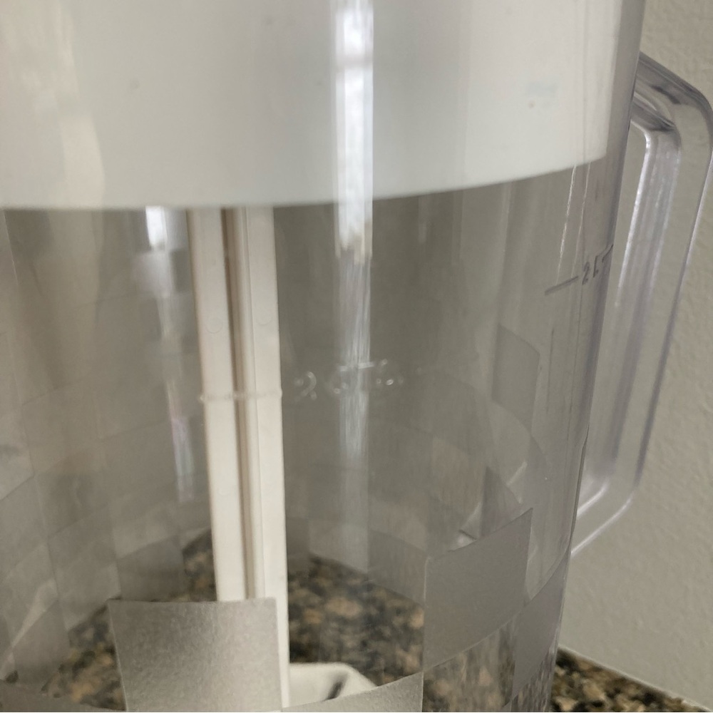 Pampered Chef 2 quart Quick-Stir Pitcher - Picture 4 of 5
